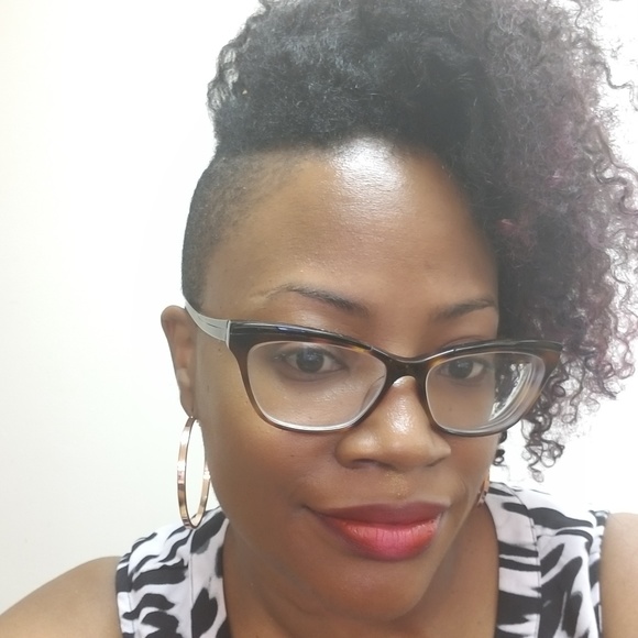 Meet your Posher, Khelia - Picture 2 of 2